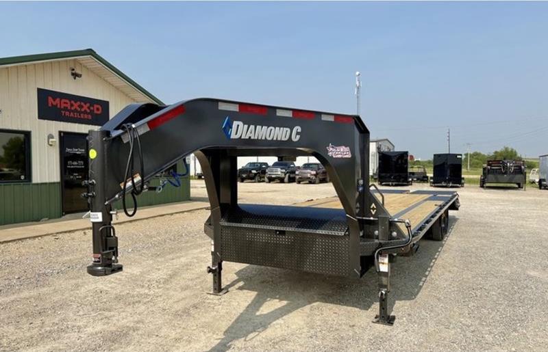 3 Best Diamond C Gooseneck Trailers: Specs, Price & Capacity